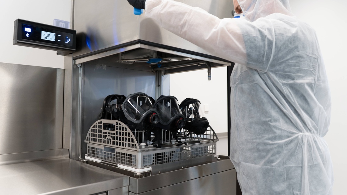 TopClean H reinigt und desinfiziert 6 Atemschutzmasken in 6 bis 12 Minuten TopClean H reinigt und desinfiziert 6 Atemschutzmasken in 6 bis 12 Minuten