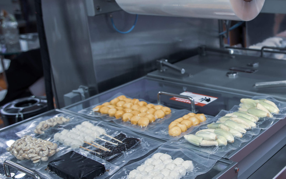 Stoły chłodnicze i mroźnicze w gastronomii — do czego służą?