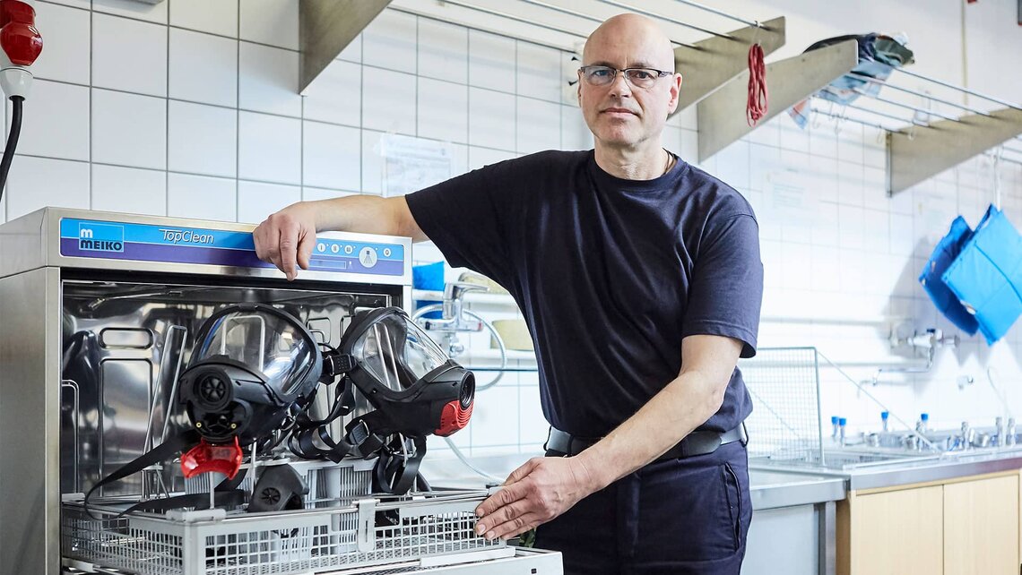 Reinigung von Atemschutzmasken TopClean M im Einsatz
