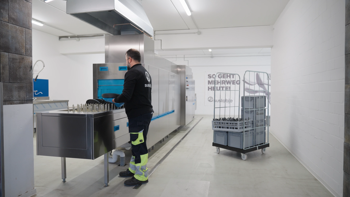 Eine M-iQ namens „Suse“: die Spülmaschine, die Events den Müll abgewöhnt