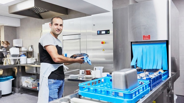 Washing dishes in the hotel with MEIKO