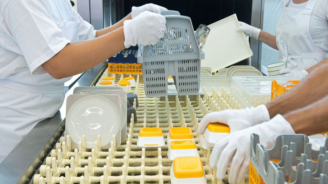 Catering dishwashing machine