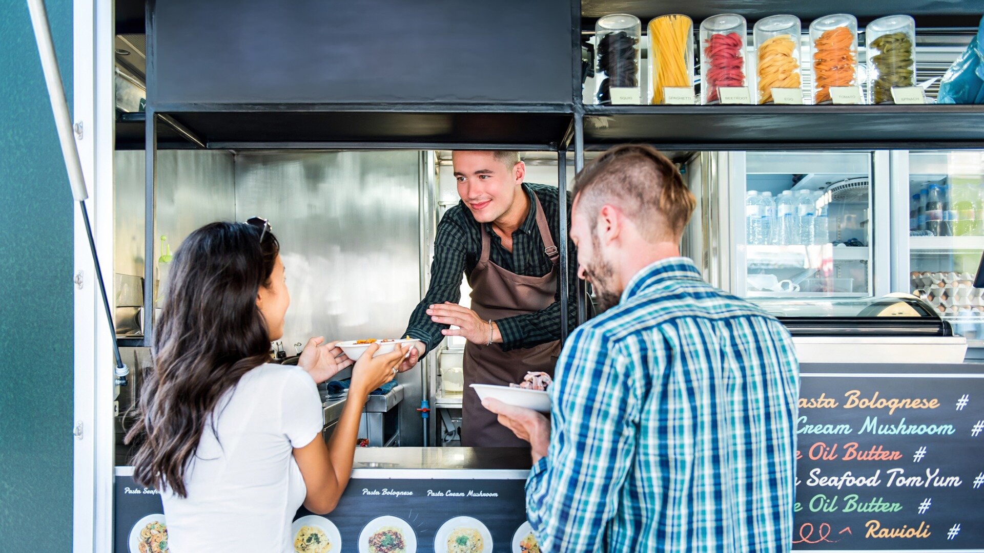 Otwarcie food trucka. Od czego zacząć?