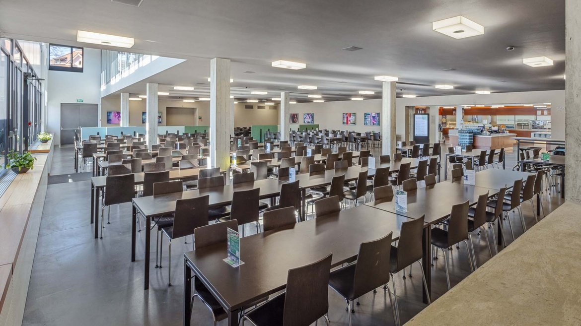 le restaurant universitaire Sapelli et ses 400 places assises.