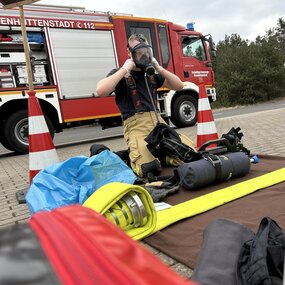 Enlever le masque de protection respiratoire