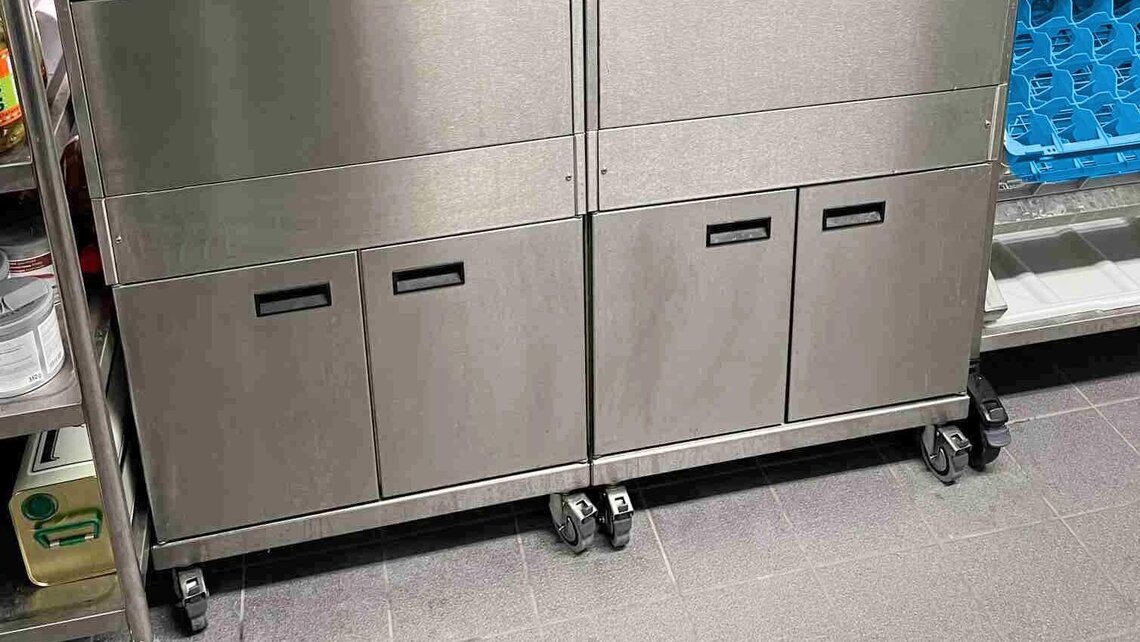 Zwei M-iClean U Profi-Spülmaschinen