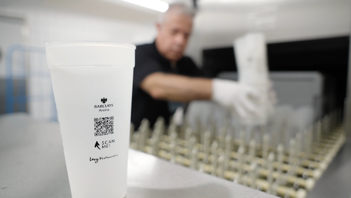 Am Ende eines Spülgangs müssen alle Becher ausnahmslos trocken sein. 