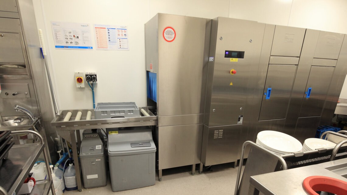 UPster kosártovábbítós gép UPster K rack conveyor dishwasher