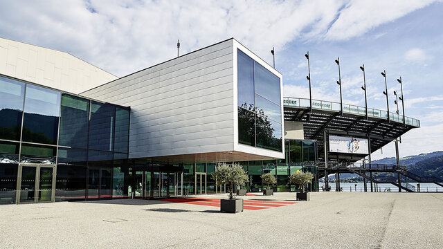 M-iQ Bandtransportspülmaschine