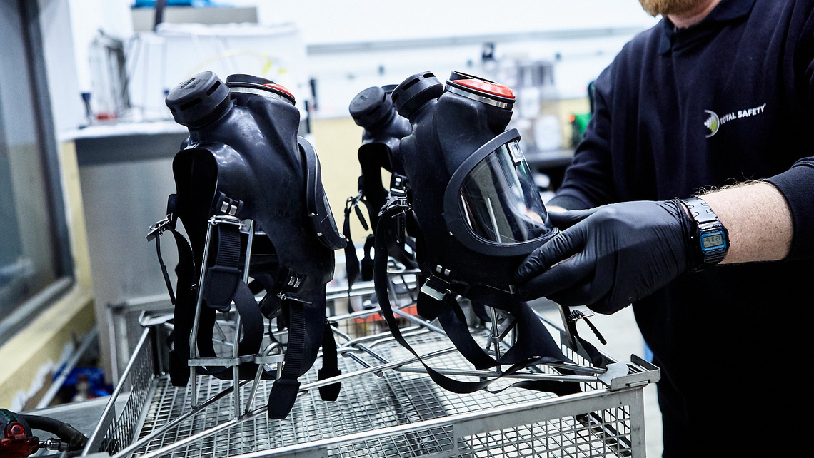 Professionelle Reinigung von Persönlicher Schutzausrüstung