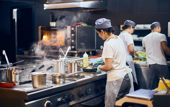Błędy przy prowadzeniu restauracji, których musisz unikać.