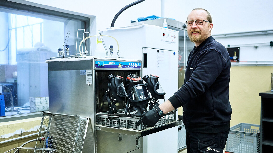 The TopClean M at Total Safety Saubere Persönliche Schutzausrüstung