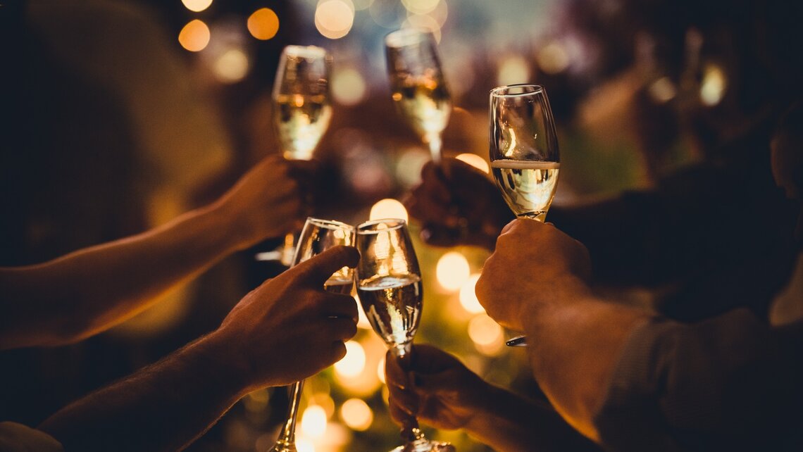 W jakie szkło zaopatrzyć bar? Rodzaje kieliszków