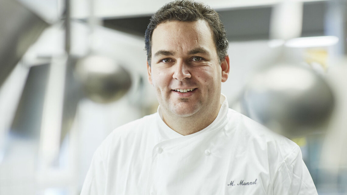 Great working conditions with the M-iClean H hood type machine