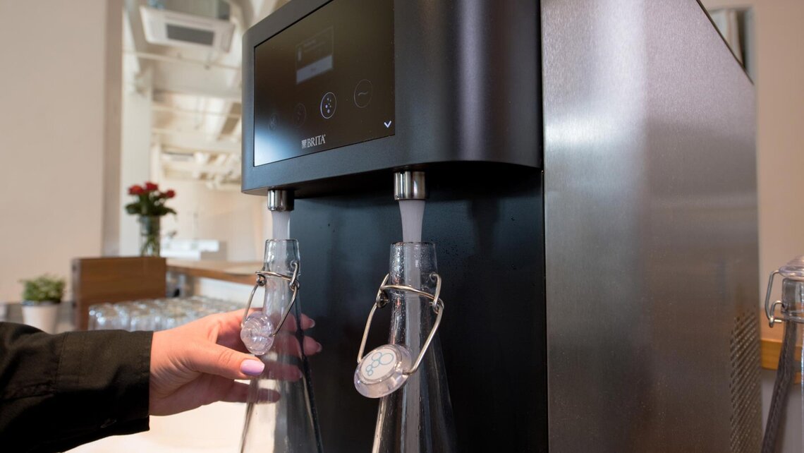 Spreespeicher Berlin zapft prickelndes Wasser für Gäste Spreespeicher Berlin zapft prickelndes Wasser für Gäste