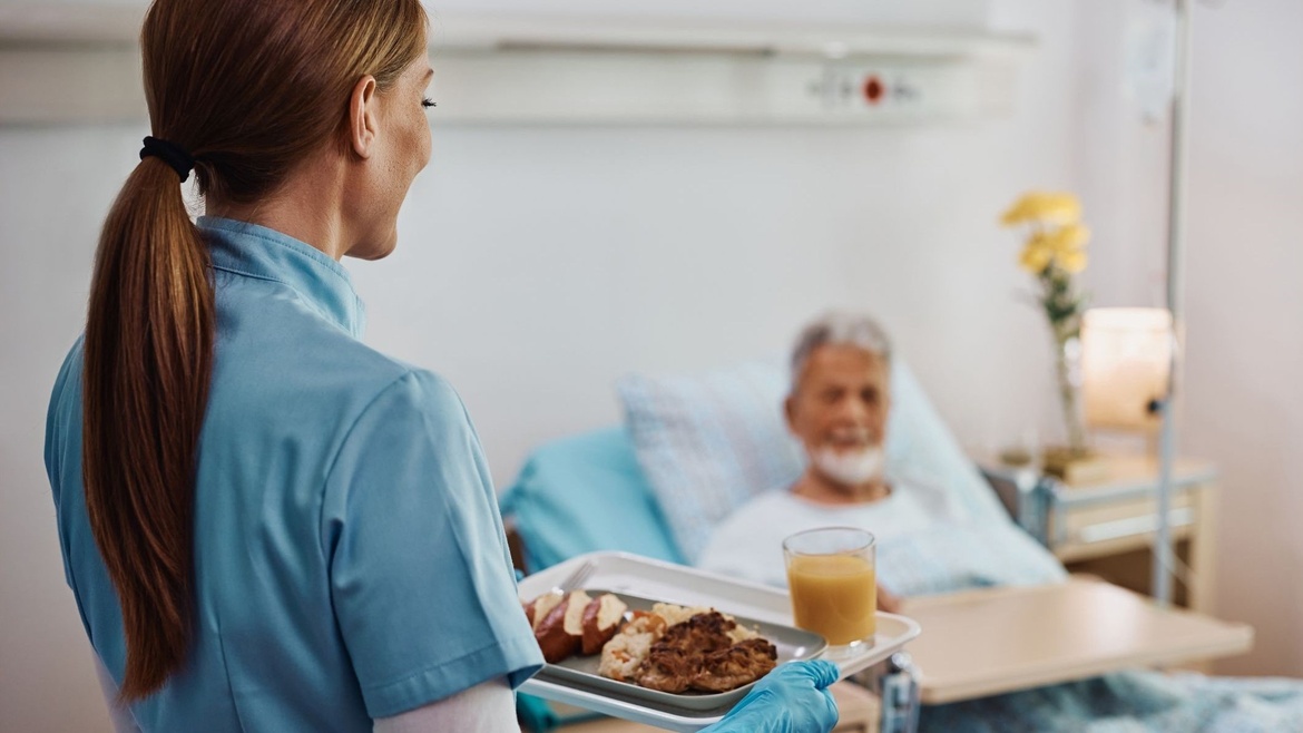 W Polsce istnieją określone standardy dotyczące żywienia pacjentów w szpitalach. W Polsce istnieją określone standardy dotyczące żywienia pacjentów w szpitalach.