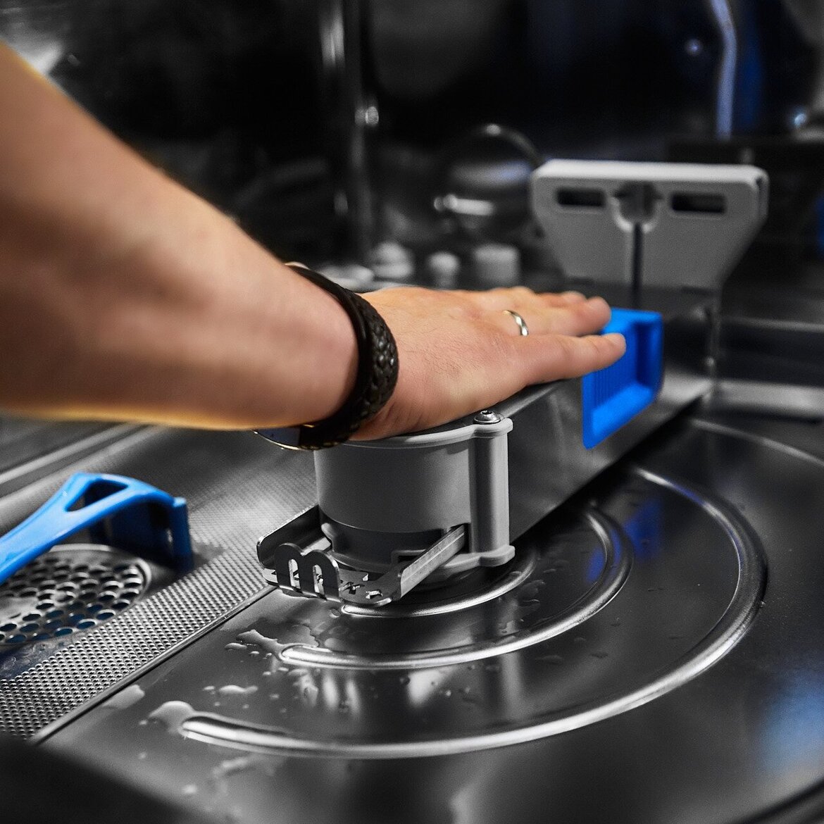 M-iClean U Spülmaschine mit Adapter für Flaschenkorb