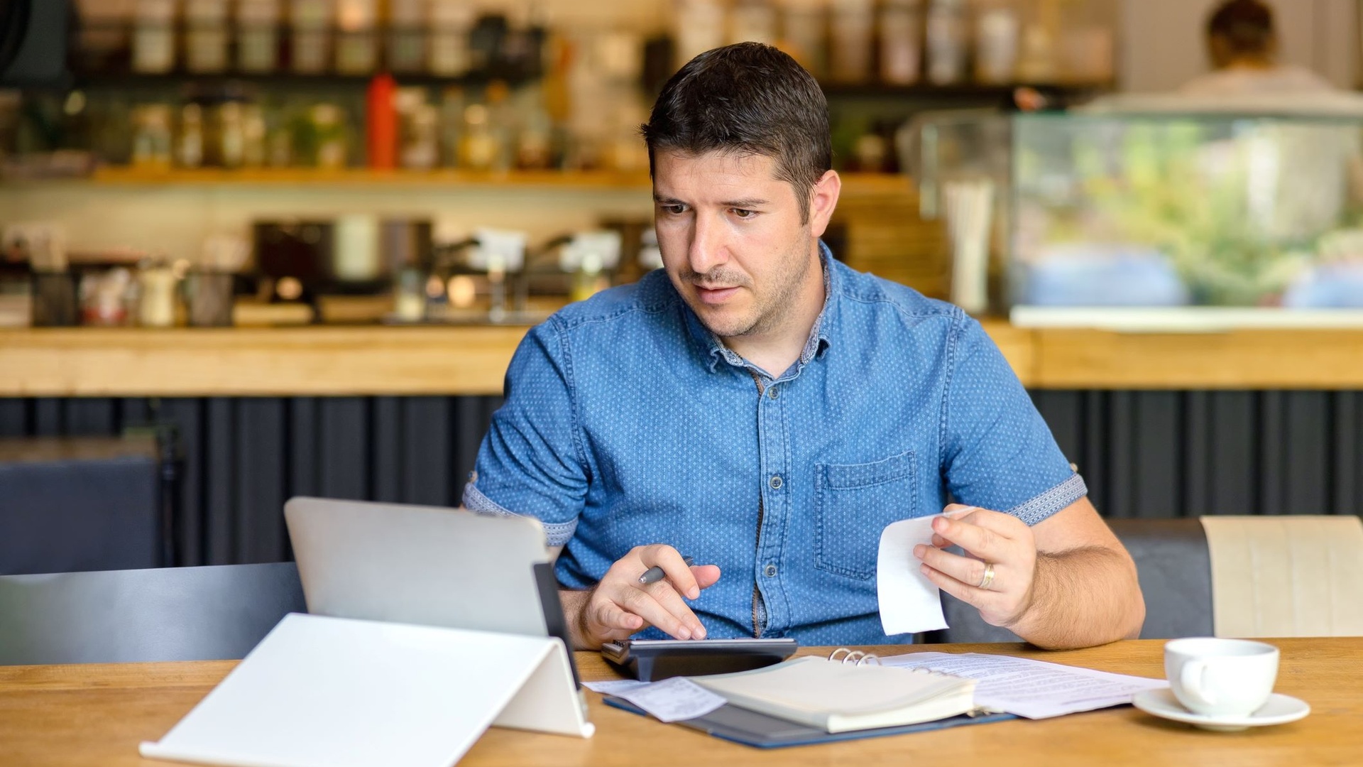 Analiza średniego rachunku w gastronomii – jak zoptymalizować zyski?