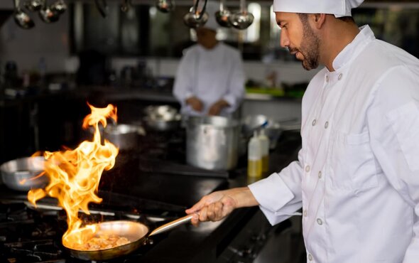 Na co zwrócić uwagę wybierając patelnie gastronomiczne
