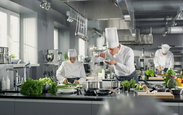 Niezbędny sprzęt gastronomiczny do lokali różnego typu - pubu, pizzerii, restauracji