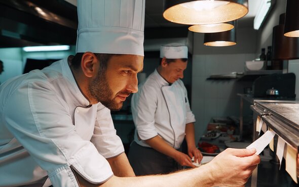 Jaką zmywarkę wybrać do restauracji