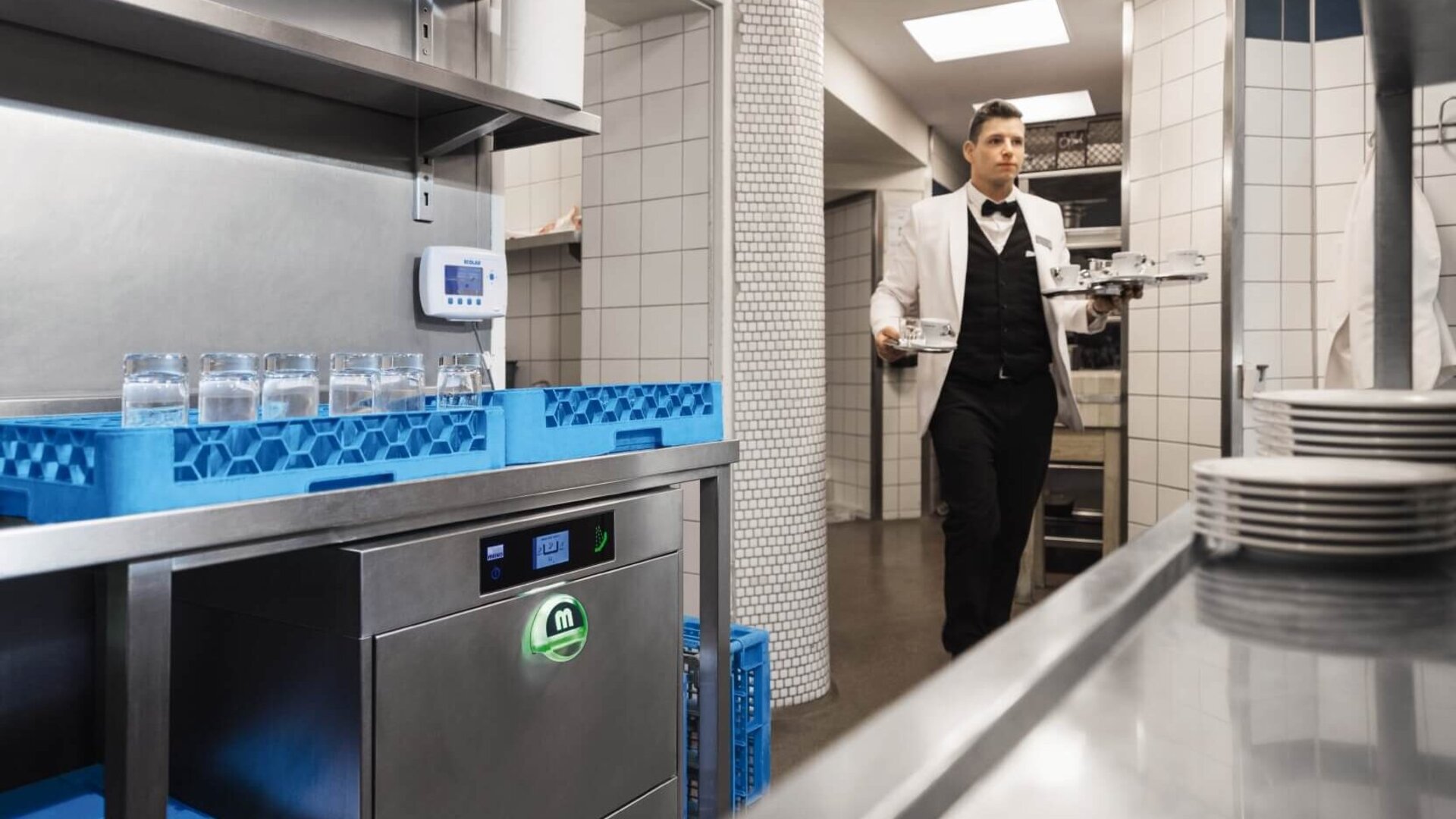 Top 5 reasons restaurants need a commercial dishwasher