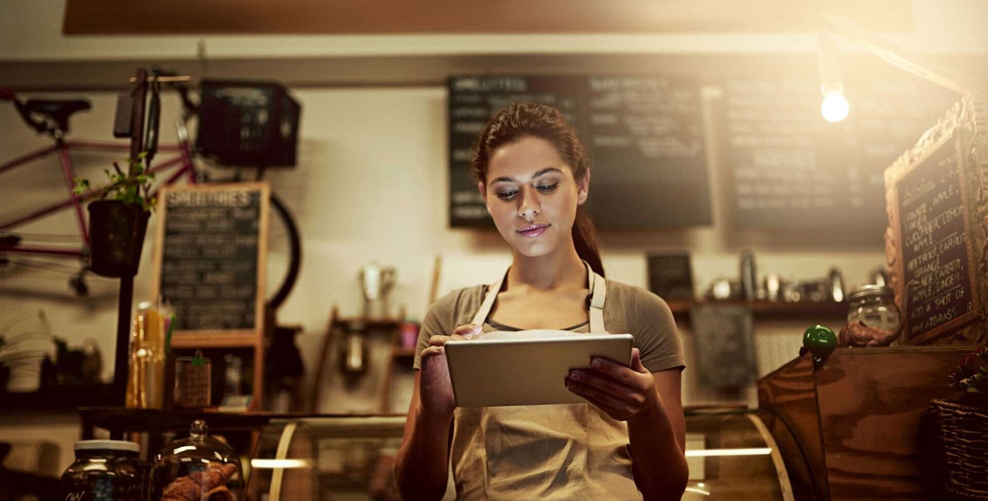 Cafébesitzerin optimiert Gastronomie-Konzept am iPad