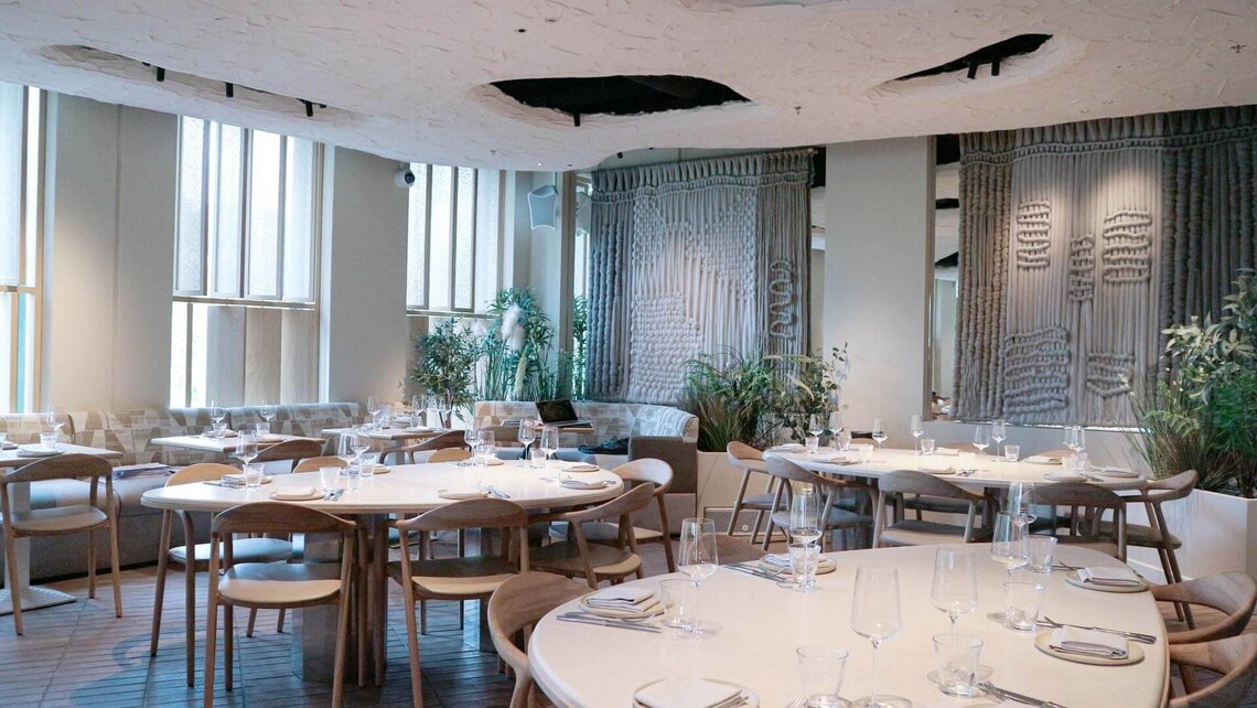 Binnen bij restaurant Nela