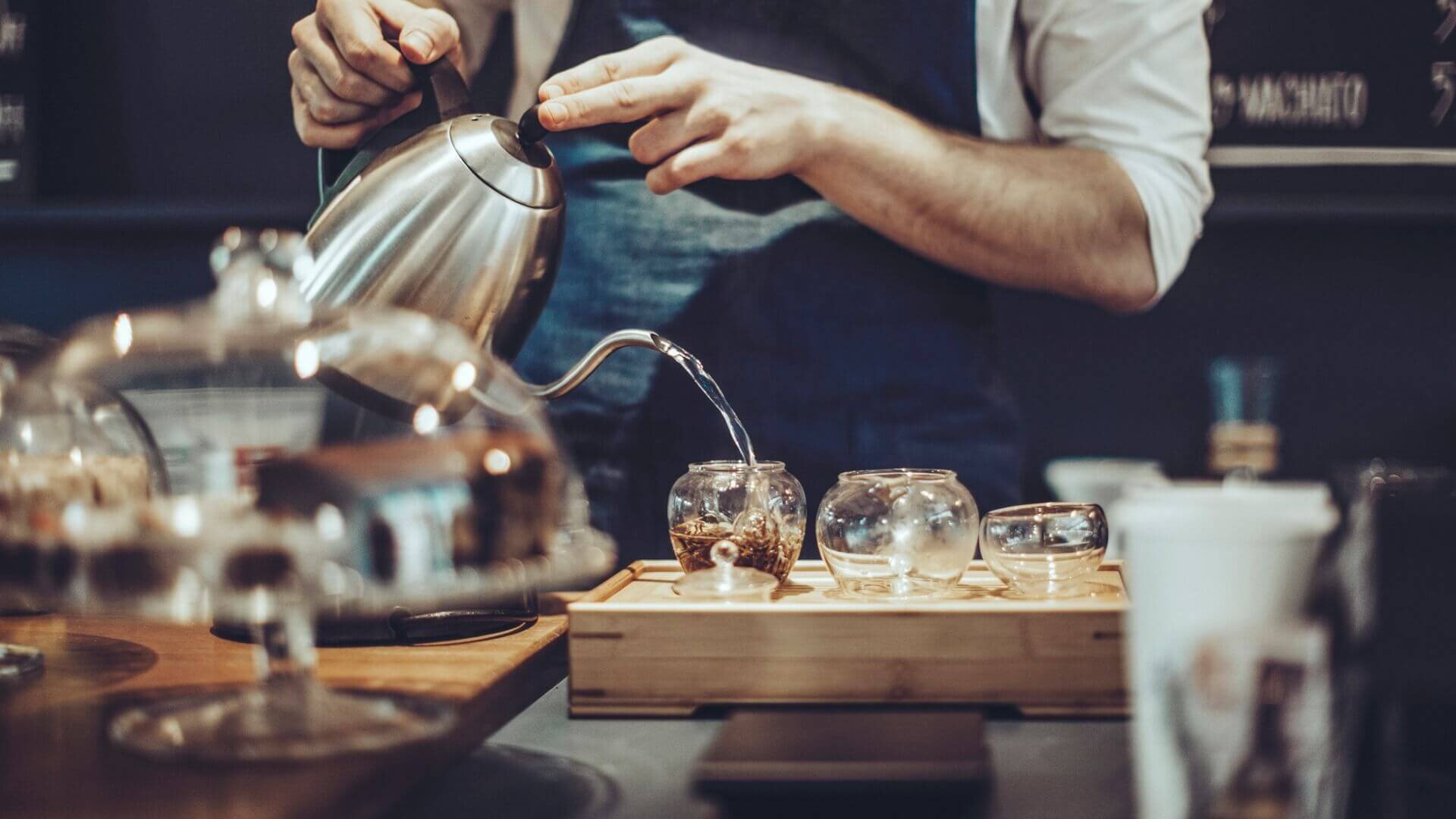 Jak podawać herbatę w lokalu gastronomicznym?