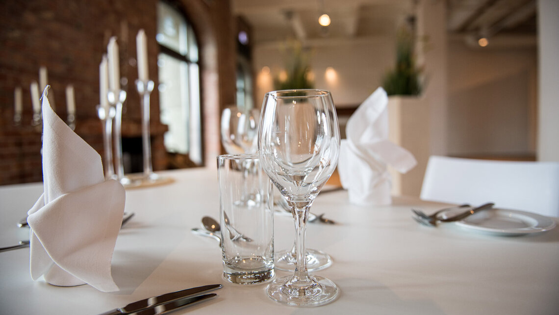 Gedeckter Tisch im Spreespeicher Berlin Gedeckter Tisch im Spreespeicher Berlin