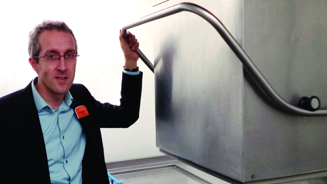 Hood-Type dishwashing machine